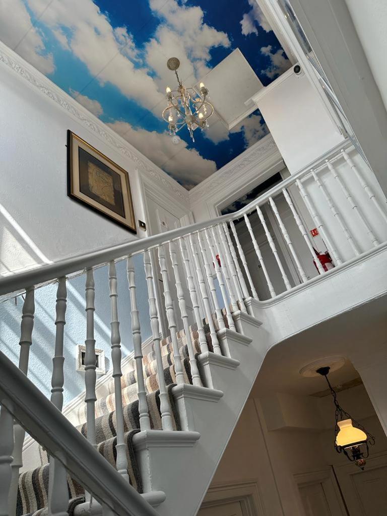 Innit Blue Sky Brighton Luaran gambar